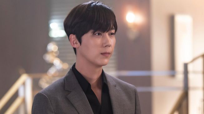 5 Drama Yoon Jong Hoon Wajib Ditonton, Aktor The Penthouse yang Lagi Ultah ke-38