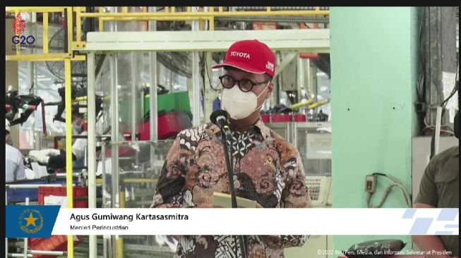 Menteri Perindustrian Agus Gumiwang Kartasasmita dalam acara  Peresmian Pencapaian Produksi Ekspor 2 Juta Unit Toyota di pabrik PT Toyota Motor Maunfacturing Indonesia di Kawasan Industri KIIC, Karawang, Jawa Barat, Selasa (15/2/2022). (Tangkap layar YouTube Sekretariat Presiden).