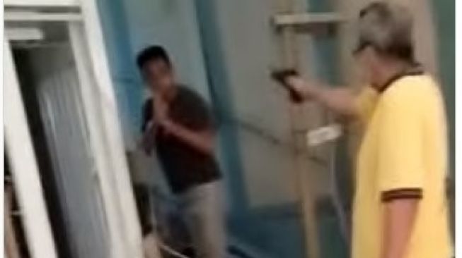 Terganggu Suara Renovasi Rumah, Seorang Pria di Pondok Indah Todongkan Pistol Bak Koboi ke Kuli Bangunan