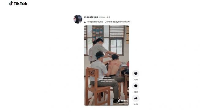 Aksi kerokan di kelas bikin ngakak. [TikTok]