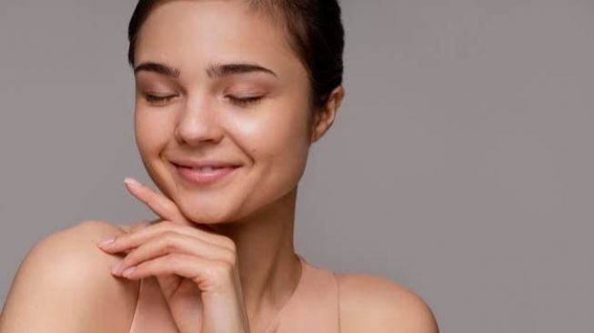 Tak Cuma Butuh Skincare, Ini Manfaat Face Fitness untuk Wajah di Kala Puasa