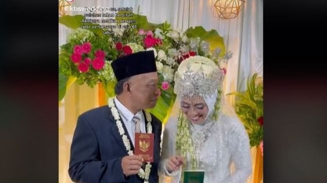 Haru! Penantian Puluhan Tahun Berbuah Manis, Kakek Ini Akhirnya Menikah dengan Cinta Pertamanya