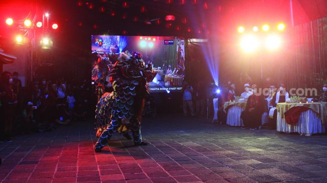 Suasana perayaan Cap Go Meh 2022 di Vihara Dhanagun, Kota Bogor, Jawa Barat, Selasa (15/2/2022).  [Suara.com/Septian]