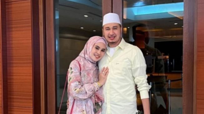 Kartika Putri and Habib Usman Bin Yahya [Instagram/@kartikaputriworld]