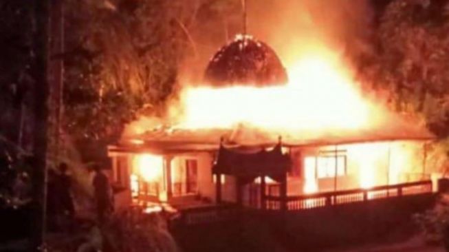 Diduga Korsleting Listrik, Mesjid Taqwa Tantaman Agam Hangus Terbakar