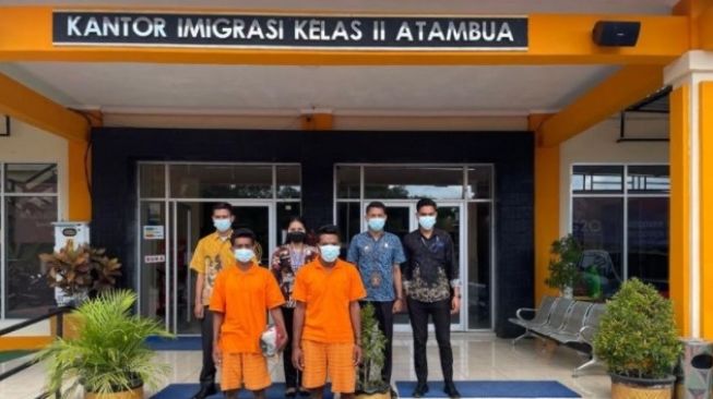 Kantor Imigrasi Atambua Deportasi 2 Nelayan Timor Leste yang Terdampar di Kabupaten Belu