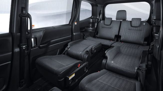 All-New Toyota Voxy dengan layout lapang serasa berada di sofa [PT TAM].