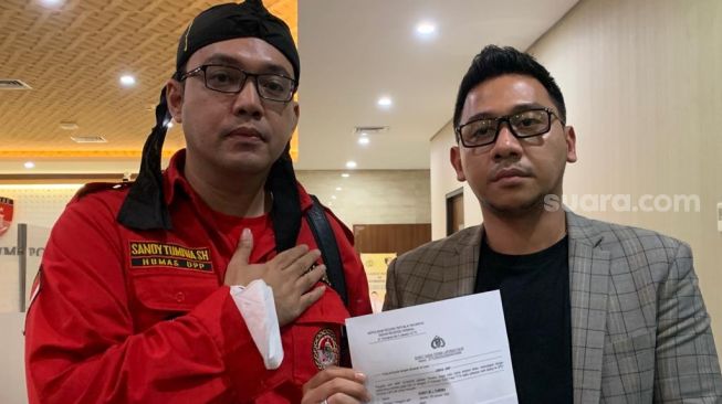 Sandy Tumiwa Resmi Laporkan Ustaz Khalid Basalamah ke Bareskrim Polri