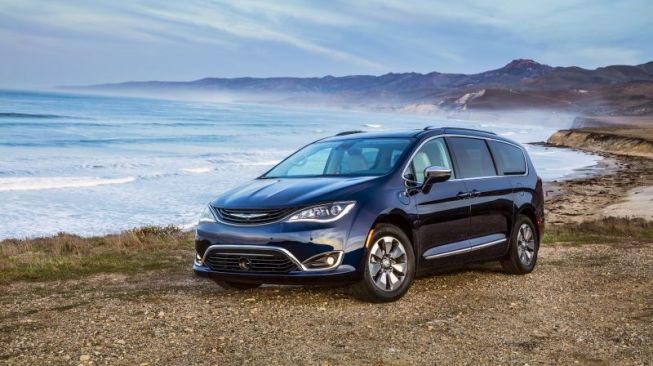 Chrysler Pacifica Hybrid (CarsCoops via ANTARA)