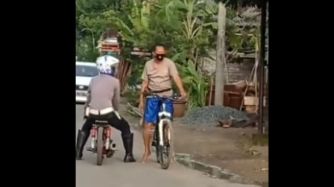Viral Polisi Gunakan Motor Nyeleneh Cegat Pesepeda di Jalan, Ternyata Ini yang Dilakukan