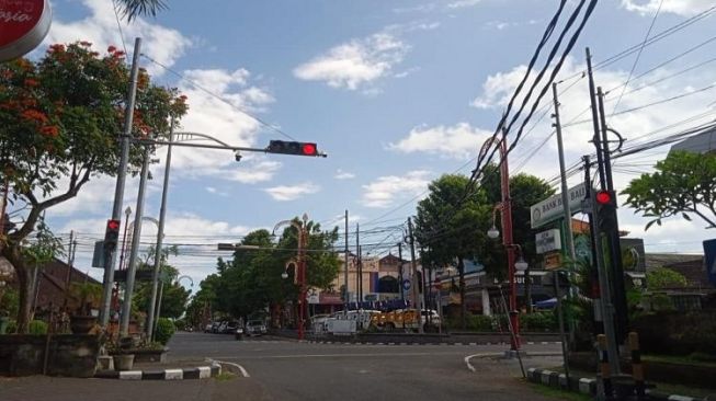 PLN Bali Catat Adanya 50 Laporan Masalah Kabel di Jalanan, Ternyata 90 Persen Milik Provider