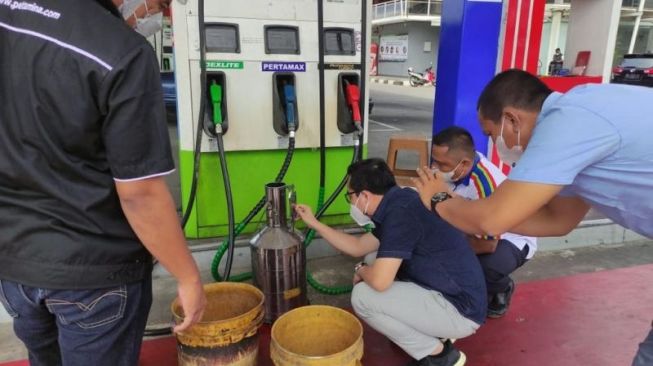 Tim Pertamina Patra Niaga Cek Tera SPBU yang Diduga Lakukan Kecurangan Takaran, Ini Hasilnya