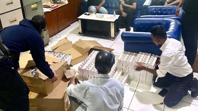 Bea dan Cukai Meranti Gagalkan Penyeludupan 300 Slop Rokok Ilegal dari Batam