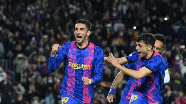 Hasil Barcelona vs Napoli: Penalti Ferran Torres Selamatkan Blaugrana dari Kekalahan