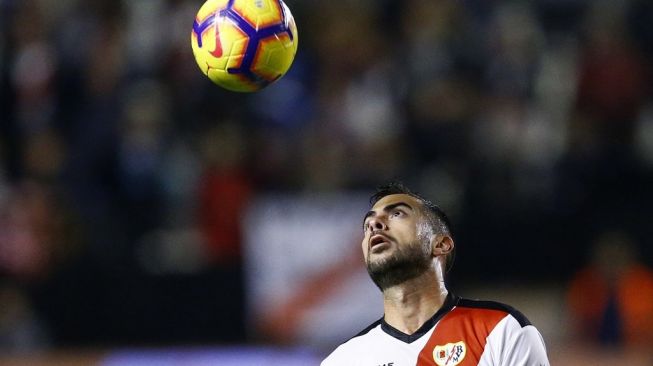 Jordi Amat saat masih memperkuat tim Spanyol, Rayo Vallecano pada 2018 lalu. [BENJAMIN CREMEL / AFP]