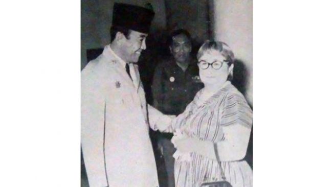 Mengenal K&#039;tut Tantri, Pejuang di Balik Radio Perjuangan Indonesia Selama Revolusi Fisik