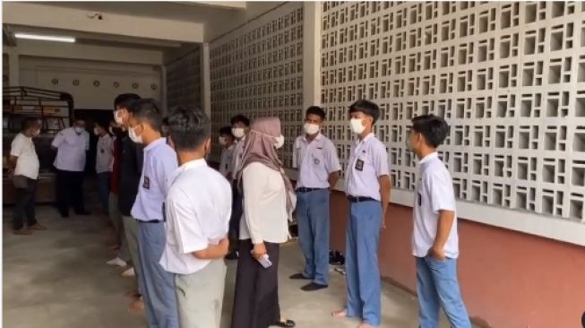 Kena Razia, Pelajar SMA Malah Lawan dan Bentak Kepala Dinas Pendidikan, Warganet: Enggak Ada Akhlak!