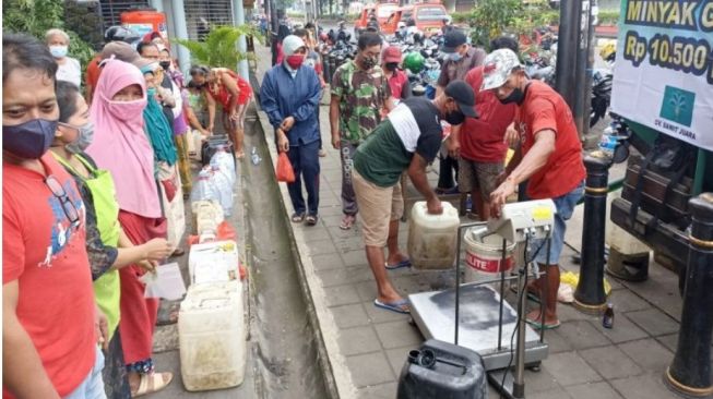 Stabilkan Harga Minyak Goreng, Kemendag Gelar Operasi Pasar di Kota Semarang