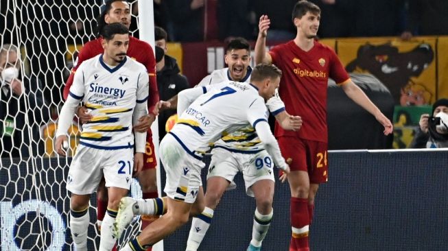 Ditahan Imbang Verona 2-2, Laju Buruk AS Roma Masih Berlanjut