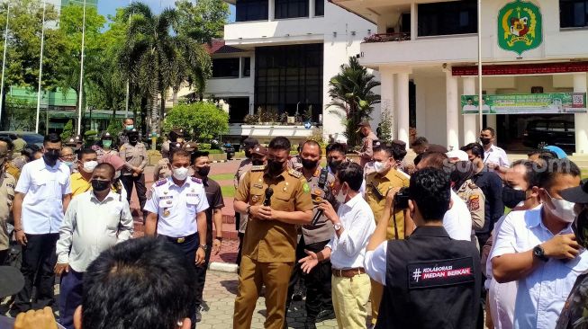 Sopir Angkot Geruduk Kantor Wali Kota Medan, Minta Penetapan Tarif Bus Trans Metro Deli