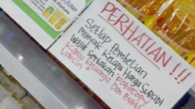 Beredar Unggahan Beli Minyak Goreng Wajib Tunjukkan Kartu Keluarga dan Vaksin, Warganet: Kacau Pemerintah Sekarang