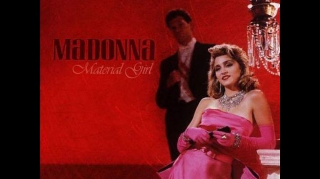 Video musik lagu "Material Girl" (1984) memperlihatkan bintang pop Madonna mengenakan gaun satin merah muda yang terisnpirasi dari gaya Marilyn Monroe. (ANTARA/HO-via IMDb)