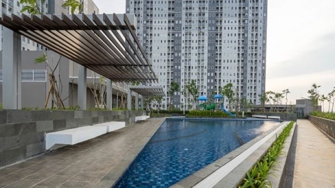 Kolam renang, salah satu fasilitas olahraga yang ada di hunian vertikal. (Foto: Dok. Apartemen Emerald Bintaro)