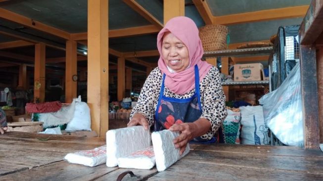 Perajin Tempe di Jogja Tetap Produksi meski Harga Kedelai Tinggi, Ukurannya Diperkecil