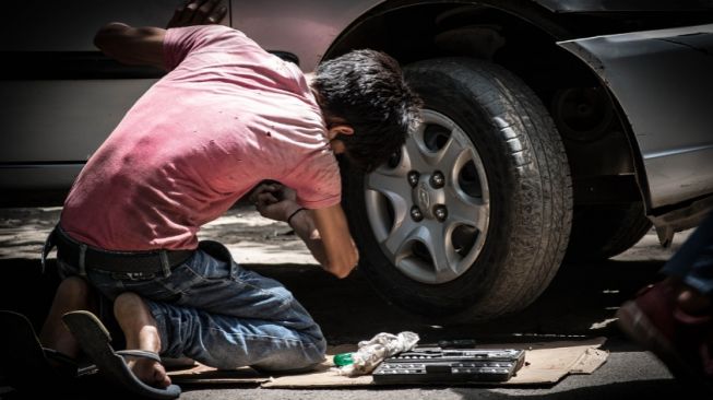 Taksiran Gaji Mekanik Mobil di Indonesia: Segini Kisarannya Lengkap dengan Perkiraan Penghasilan di Kota-Kota Besar