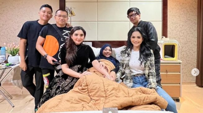 5 Foto Anak Aurel Hermansyah dan Atta Halilintar, Baru Lahir Punya Rambut Tebal