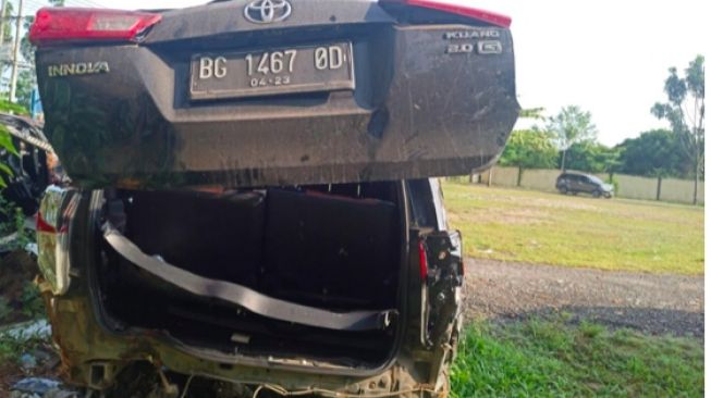 Ingin Hindari Lubang di Jalinsum, Mobil Innova Tergulir hingga Auditor Keuangan Tewas