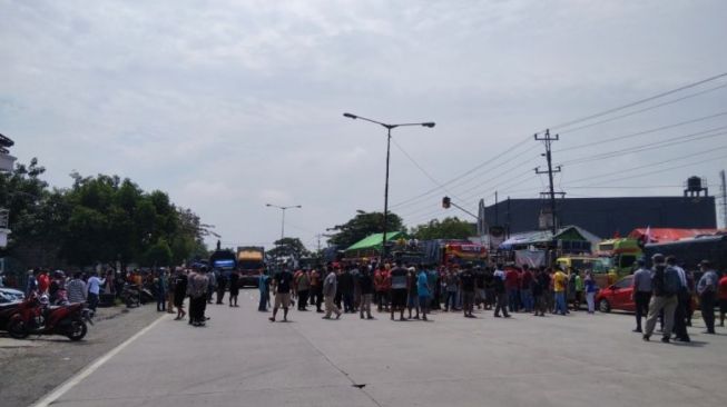 Jalan Lingkar Selatan Kudus Lumpuh, Sopir Truk Gelar Aksi Tolak Kebijakan Pemerintah