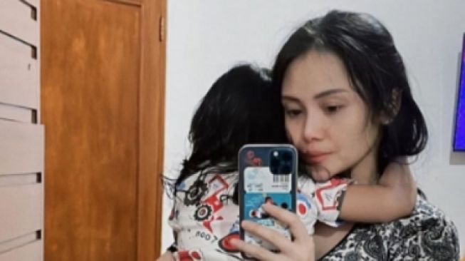 5 Potret Mawar AFI Momong Anak, Pilih Bahagia Jadi Ibu Tunggal