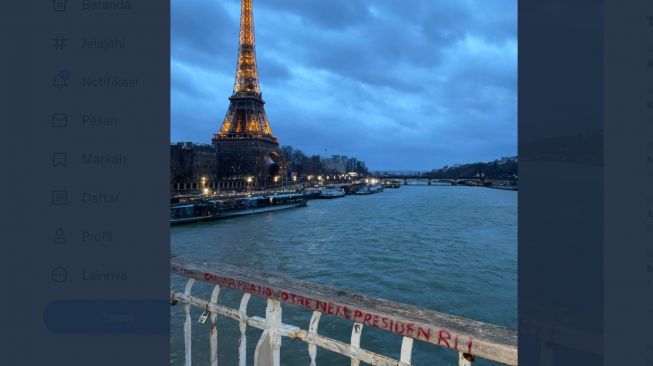 Viral! Tulisan Vandalisme 'Ganjar The Next Presiden RI' Terpampang di Menara Eiffel