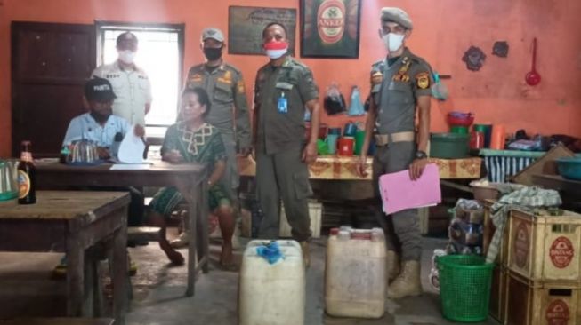 Satpol PP Sita Ratusan Liter Tuak di Pasaman