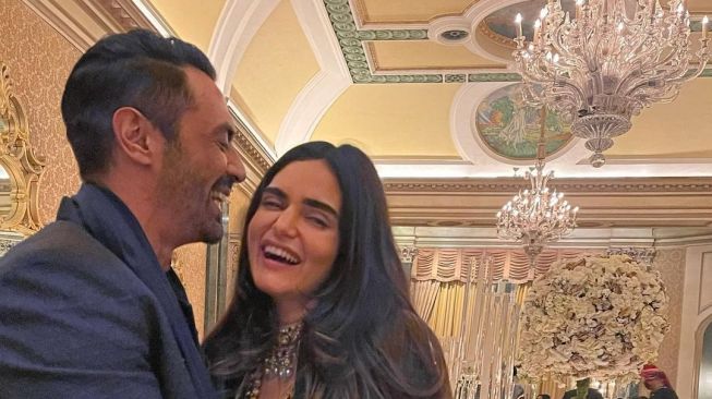 Kumpul Kebo Sejak 2018, Intip 7 Potret Mesra Arjun Rampal dan Gabriella Demetriades