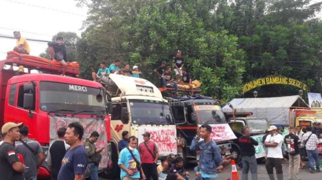 Ratusan Sopir Truk di Temanggung Mogok Kerja Tuntut Kejelasan Aturan ODOL