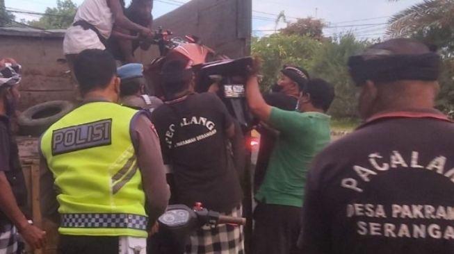 Puluhan Sepeda Motor Knalpot Brong Untuk Balap Liar di Serangan Bali Diangkut Polisi