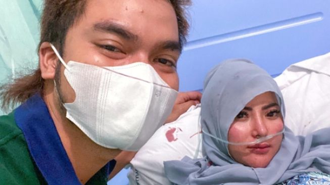 Kondisi Ayu Aulia setelah melakukan percobaan bunuh diri [Instagram/@fahmiaditian]