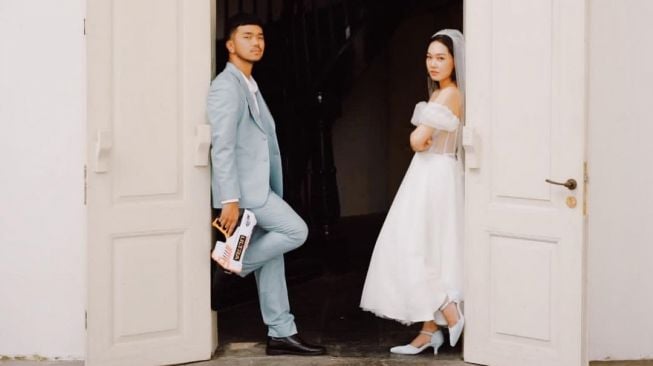 Kristo Immanuel dan Jessica Tjiu resmi menjadi sepasang suami-istri. [Instagram]