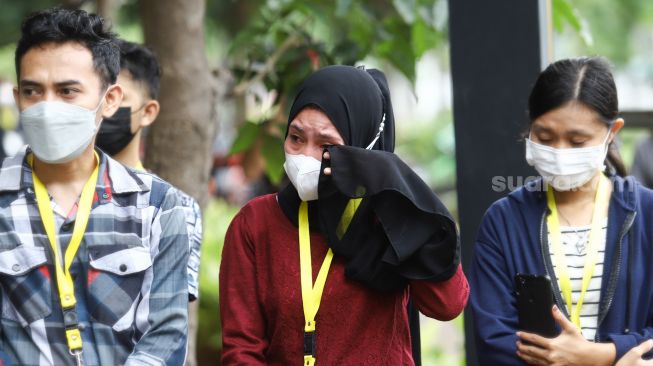 Suasana Upacara Pelepasan salah satu Tenaga Kesehatan (Nakes) yang meninggal akibat Covid 19 di RSDC Wisma Atlet, Jakarta Utara, Rabu (23/2/2022). [Suara.com/Alfian Winanto]