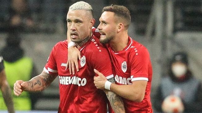 Momen Langka Sandy Walsh dan Radja Nainggolan, 2 Pemain Keturunan Indonesia Duel di Liga Belgia