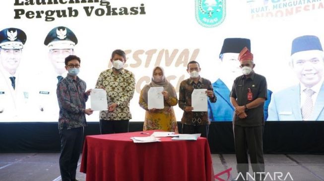 Mendikbud Ristek Berikan Apresiasi atas Peluncuran Pergub Pendidikan Vokasi Riau