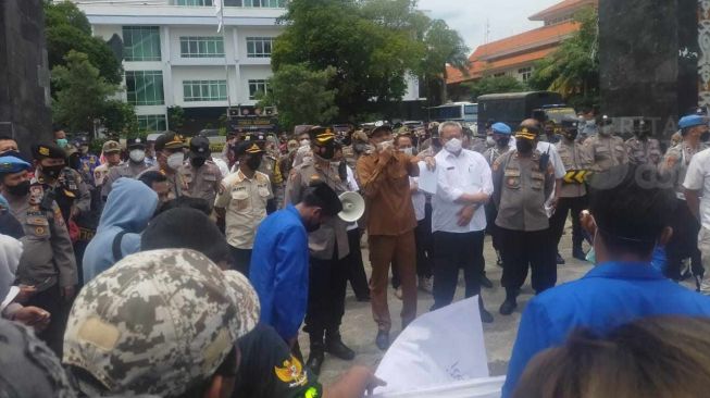 2 Bulan Warganya Jumpalitan Terendam Banjir, Pemkab Lamongan Salahkan Hujan dan Pasang Laut, DPRD Ngeluh Soal Anggaran