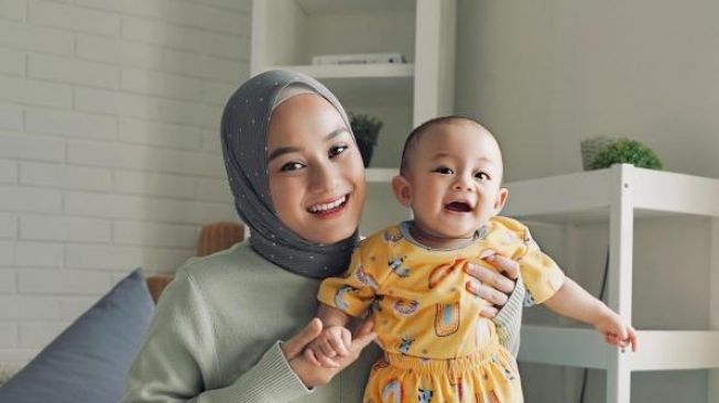 Ramadhan Tahun Ini, Dinda Hauw Tak Sabar Tarawih Bareng Anak, Ini Alasannya