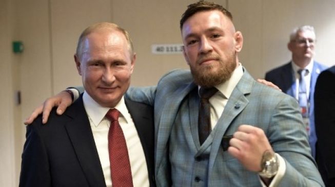 Conor McGregor Panik Bukan Main Usai Rangkul Vladimir Putin