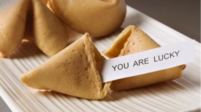 Sejarah Fortune Cookie, Kue Manis Penuh Keberuntungan