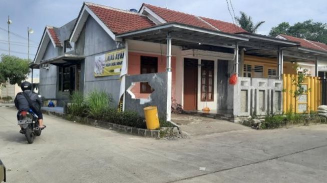 Kesaksian Tetangga Rumah Pasutri Penimbun Minyak Goreng: Kalau Barang Datang, Mobil Antre Angkut