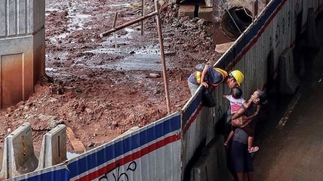 Potret Keluarga Kecil yang Bahagia Ini Kembali Viral, Warganet Berurai Air Mata: Kebahagiaan Sesungguhnya