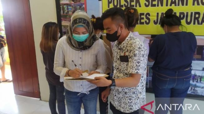 Empat Perempuan Korban Perdagangan Orang yang Dijadikan Pekerja Seks di Papua Tiba di Sukabumi